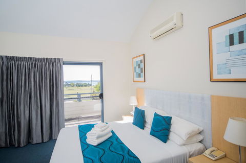 Corrigans Cove - Kalgoorlie Accommodation 4