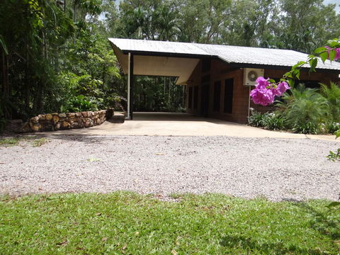 DARWIN'S SHADY ACRES RETREAT - Kalgoorlie Accommodation 2