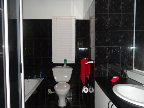 DARWIN'S SHADY ACRES RETREAT - Kalgoorlie Accommodation 33