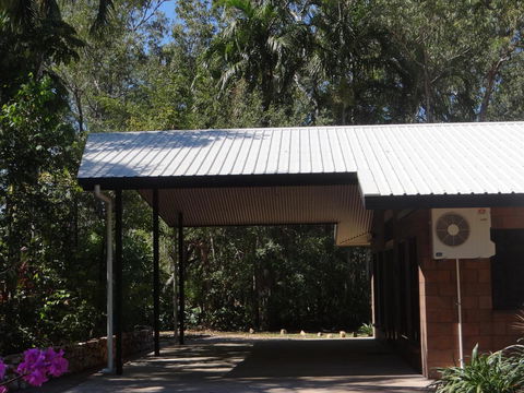 DARWIN'S SHADY ACRES RETREAT - Kalgoorlie Accommodation 3