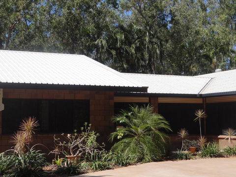 DARWIN'S SHADY ACRES RETREAT - Kalgoorlie Accommodation 5