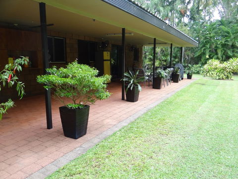 DARWIN'S SHADY ACRES RETREAT - Kalgoorlie Accommodation 7