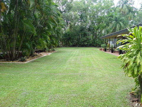 DARWIN'S SHADY ACRES RETREAT - Kalgoorlie Accommodation 8