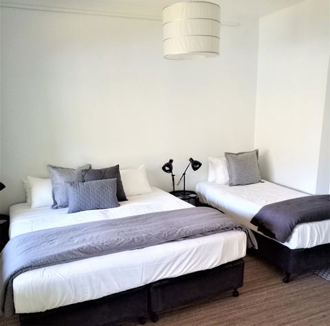 Arafura Blue - Kalgoorlie Accommodation 12
