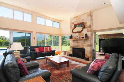 Bottlebrush Lodge - Great Views And A Pool! - Kalgoorlie Accommodation 0