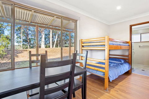 Braeside Cabin Three - Parsonsia - Kalgoorlie Accommodation 2