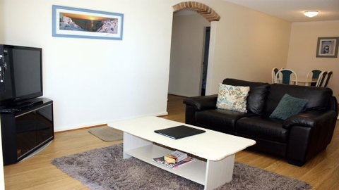 Breakers 8 - Main Beach Location! - Kalgoorlie Accommodation 1
