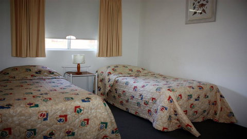 Breakers 8 - Main Beach Location! - Kalgoorlie Accommodation 3