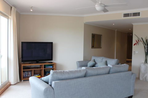 Breakwater 102 - Shoal Bay - Kalgoorlie Accommodation 2