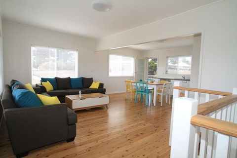 Bright And Breezy - Kalgoorlie Accommodation 0