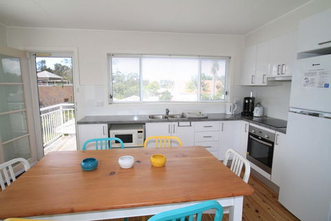 Bright And Breezy - Kalgoorlie Accommodation 2