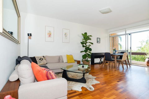 Bright And Spacious Apartment Near Bronte Beach - Kalgoorlie Accommodation 2