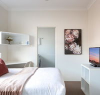 Bright Studio Steps from Westmead Hospital - Kalgoorlie Accommodation