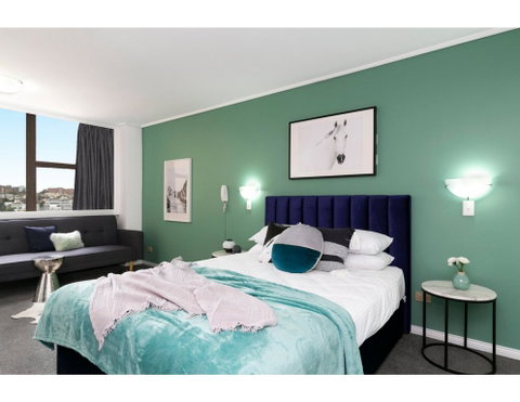 Bright, Modern Studio Steps From The Action - Kalgoorlie Accommodation 2
