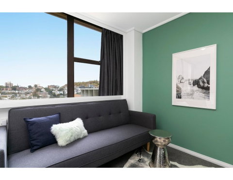 Bright, Modern Studio Steps From The Action - Kalgoorlie Accommodation 1
