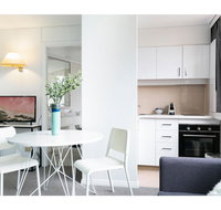 Bright modern studio steps from the action - Kalgoorlie Accommodation