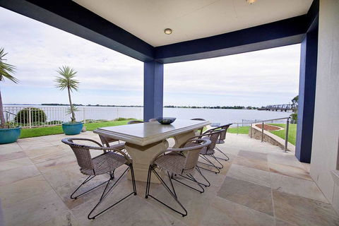 Brookwater- Waterfront On Lake Mulwala - Kalgoorlie Accommodation 2