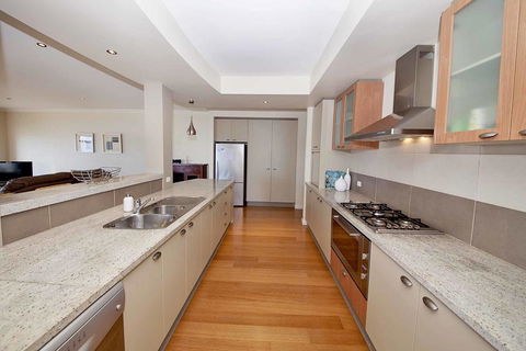 Brookwater- Waterfront On Lake Mulwala - Kalgoorlie Accommodation 3