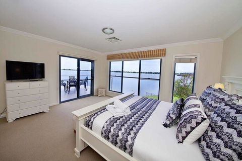 Brookwater- Waterfront On Lake Mulwala - Kalgoorlie Accommodation 0