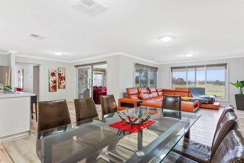 Bulla Hill Villas - Melbourne Airport - Kalgoorlie Accommodation 1