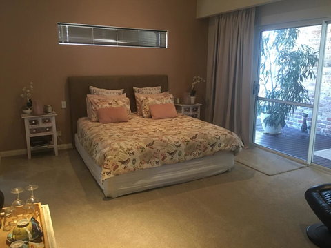 Burns Beach Bed And Shower - Kalgoorlie Accommodation 1