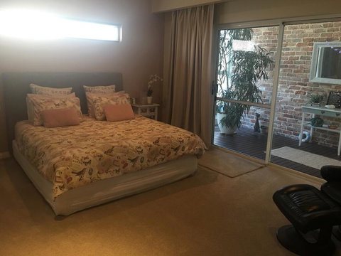 Burns Beach Bed And Shower - Kalgoorlie Accommodation 2