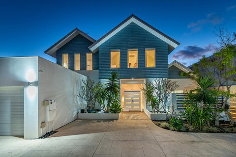 Burns Beach Bed And Shower - Kalgoorlie Accommodation 0