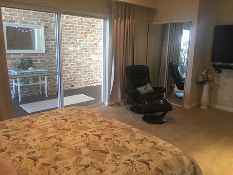 Burns Beach Bed And Shower - Kalgoorlie Accommodation 3