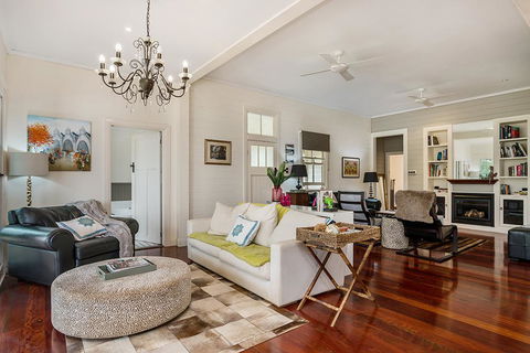 Caledonia House - Kalgoorlie Accommodation 1