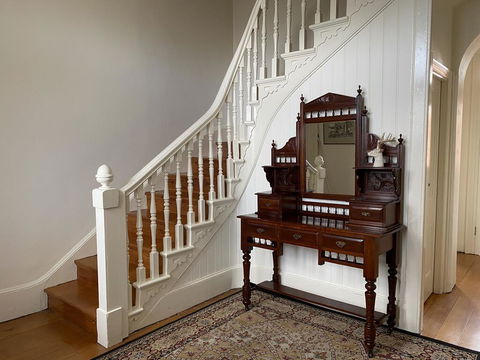 Campbell House - Kalgoorlie Accommodation 3