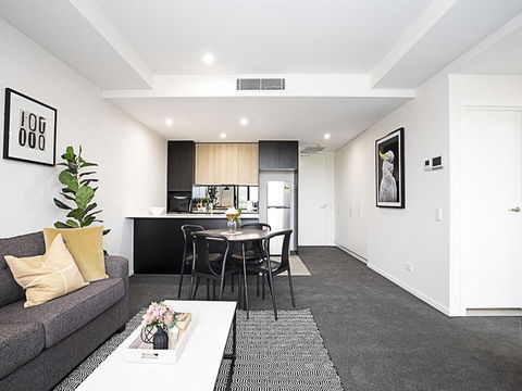 CANBERRA CHIC-hosted By:L'Abode Accommodation - Kalgoorlie Accommodation 3