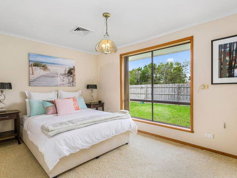 CAPEL Family Home, Large Yard, Close To Beach - Kalgoorlie Accommodation 2