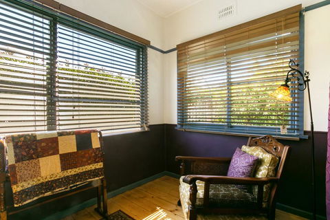Carinya Cottage - Kalgoorlie Accommodation 3