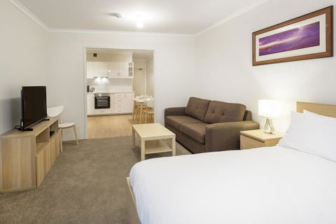 Cascades 3 Well Appointed And Central Location - Kalgoorlie Accommodation 0