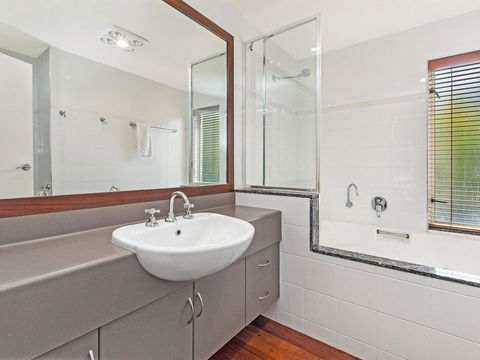 CASTWOOD VILLA No. 1 - Kalgoorlie Accommodation 3