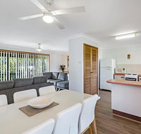 Catalina 12 Holiday House - Walk to Beaches - Kalgoorlie Accommodation