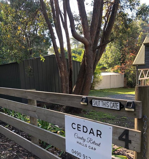 Cedar Country Retreat - Kalgoorlie Accommodation 3