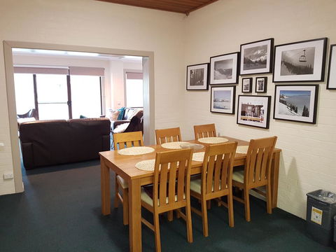 Cedarwood Apartments - Kalgoorlie Accommodation 0