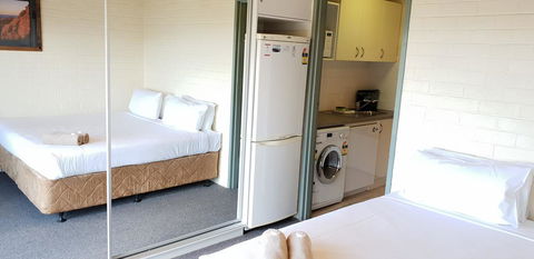 Cedarwood Apartments - Kalgoorlie Accommodation 3