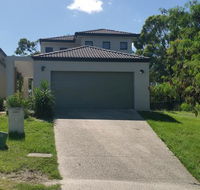 Central Gold Coast Large Modern Elevated House - Kalgoorlie Accommodation