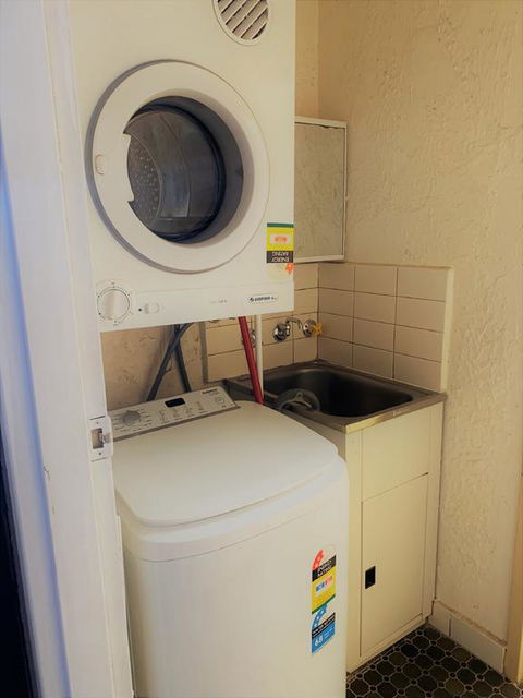 Central Park 14 - Centrally Located With Views To The Mountains - Kalgoorlie Accommodation 3