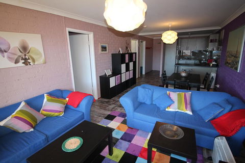 Central Park 14 - Centrally Located With Views To The Mountains - Kalgoorlie Accommodation 0