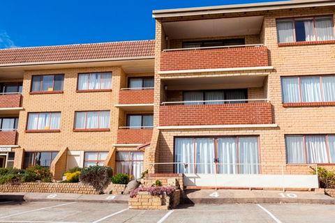 Central Park 14 - Centrally Located With Views To The Mountains - Kalgoorlie Accommodation 1
