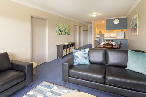 Central Park 7 - The Convenience Of Location & The Warmth Of Comfortable Living - Kalgoorlie Accommodation 1