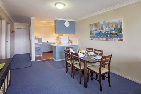 Central Park 7 - The Convenience Of Location & The Warmth Of Comfortable Living - Kalgoorlie Accommodation 0