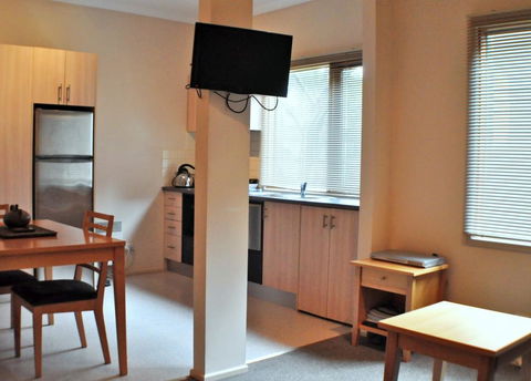 Champagne - Kalgoorlie Accommodation 1