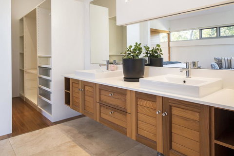 Cinque - Luxury Family Home With Pool Close To Beach And Town - Kalgoorlie Accommodation 2