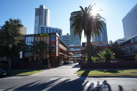 City Waters - Kalgoorlie Accommodation 0