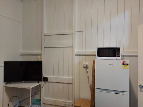 Comfortable Guest Room Closes To Emerald CBD - Kalgoorlie Accommodation 3