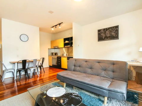 Contemporary 1 Bedroom Teneriffe Apartment With Pool And Gym - Kalgoorlie Accommodation 2